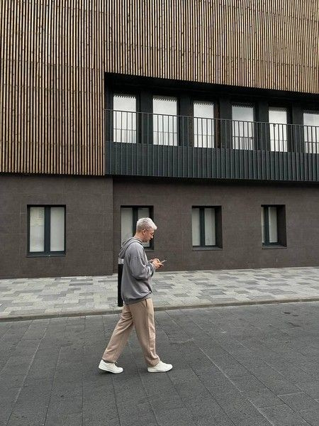 Фотосессия у дома — лестница и архитектурный декор фасада