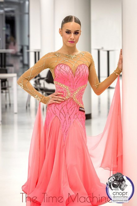 DANCE. Фотограф для маркетплейсов Михаил Бове