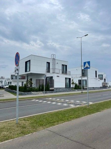 Фотосессия в загородном парке Подмосковья — тишина природы и зелёные просторы