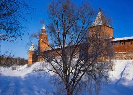 Стены и башни Новгородского кремля