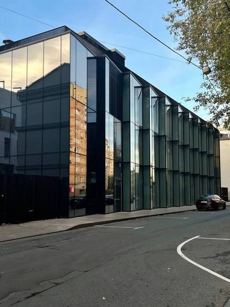 Фотосессия в бизнес-центре Москвы — современная архитектура и стекло