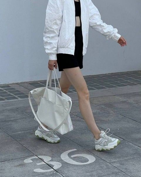 Фотосессия у исторического дома — фасад с лепниной