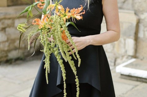 Для самых стильных невест появился новый тренд на свадебный букет — букет из амарантуса. Цветок жизни, растение содержащее в себе множество полезных свойств,  теперь становится символом процветающей семейной жизни.