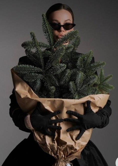 Вечерний фотодень в зале «Grey» с букетом ели и GOBO. Фотостудия LIGHT в Люберцах