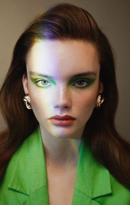 Укладка а-ля браш — абсолютный хит этого сезона.   В 1964 году Патрик Алес изобрел новую революционную систему в сфере парикмахерского искусства — брашинг — техника укладки влажных волос при помощи круглой щетки и фена.⠀ В 60-е годы он работал с Катрин Денев, Бриджит Бардо, Жаклин Кеннеди и многими другими звёздами того времени.