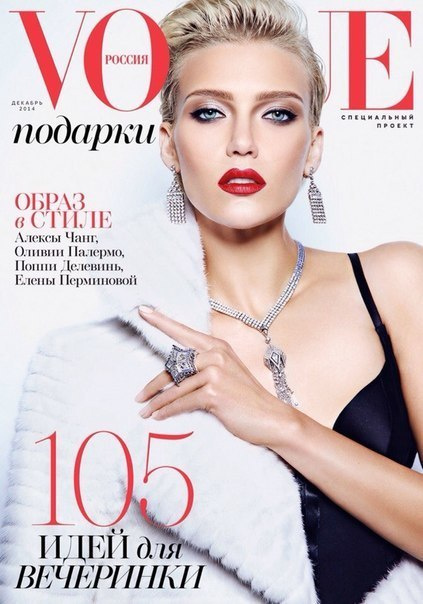 Порно жұлдыздардың порно базасы Қыз телефонмен сөйлесіп, кискасын мастурбациялайды