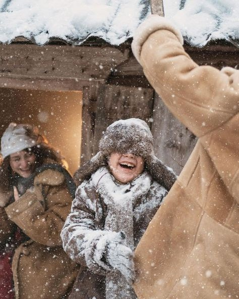 Зимняя с варежками. Александра Мельниченко/ Бегающий фотограф