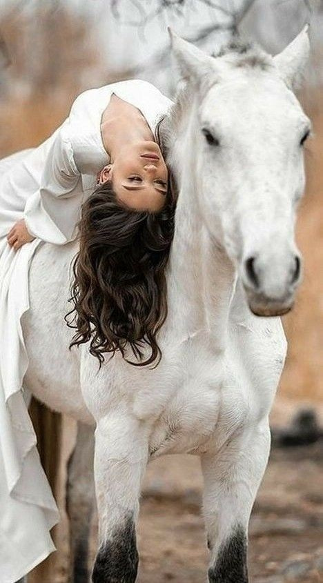 Девушка и лошадь. Фотограф в Екатеринбурге Юлия Ташлыцкая
