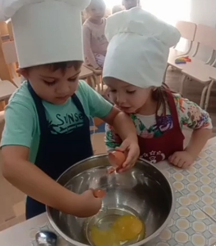 Готовим пироженки ❤️. Детский сад «Эврика»