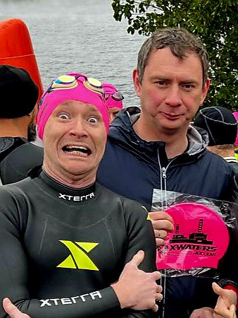 +3, ветер, дождик, переходящий в мокрый снег и обратно. Звуки 7 Nation army, обратный отсчет и бегом в воду... и оказываешься в горячей ванной, в воде +23