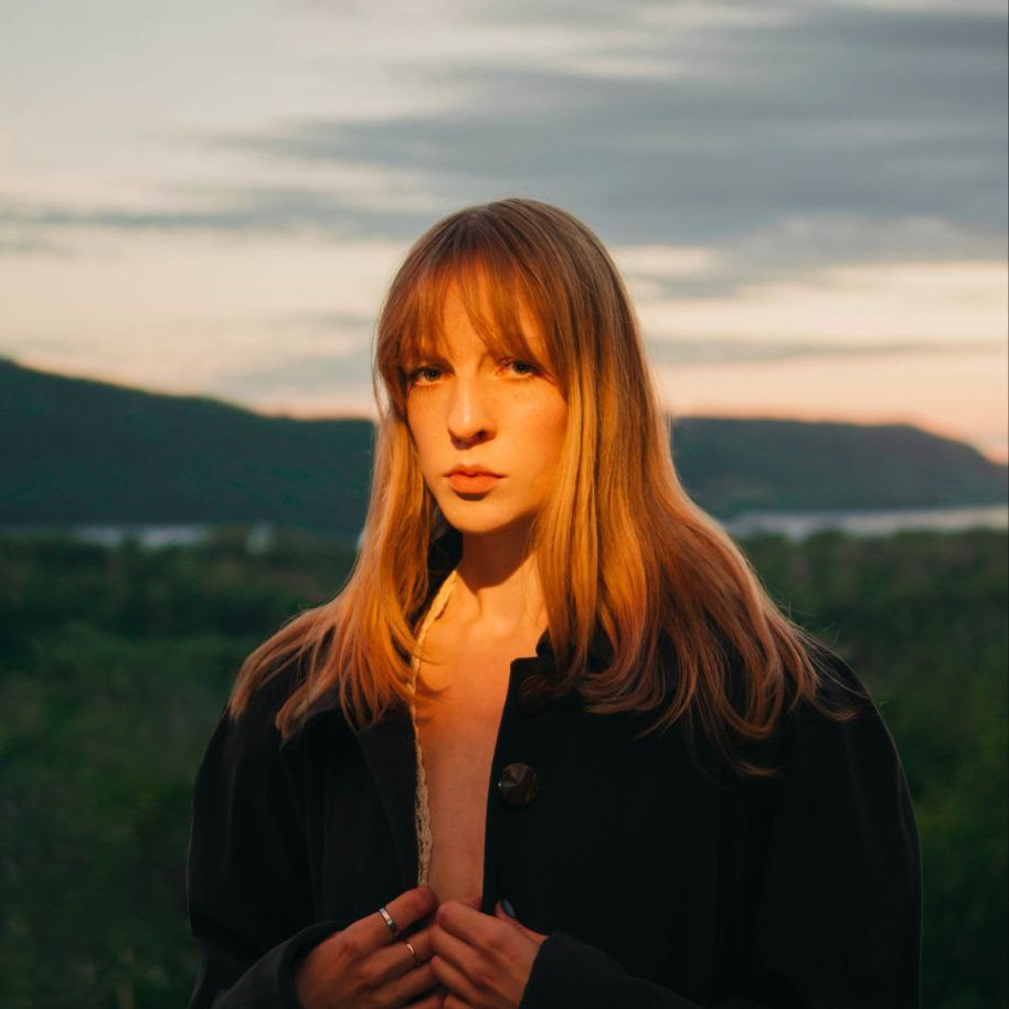 фотосессия рыжей девушки на закате