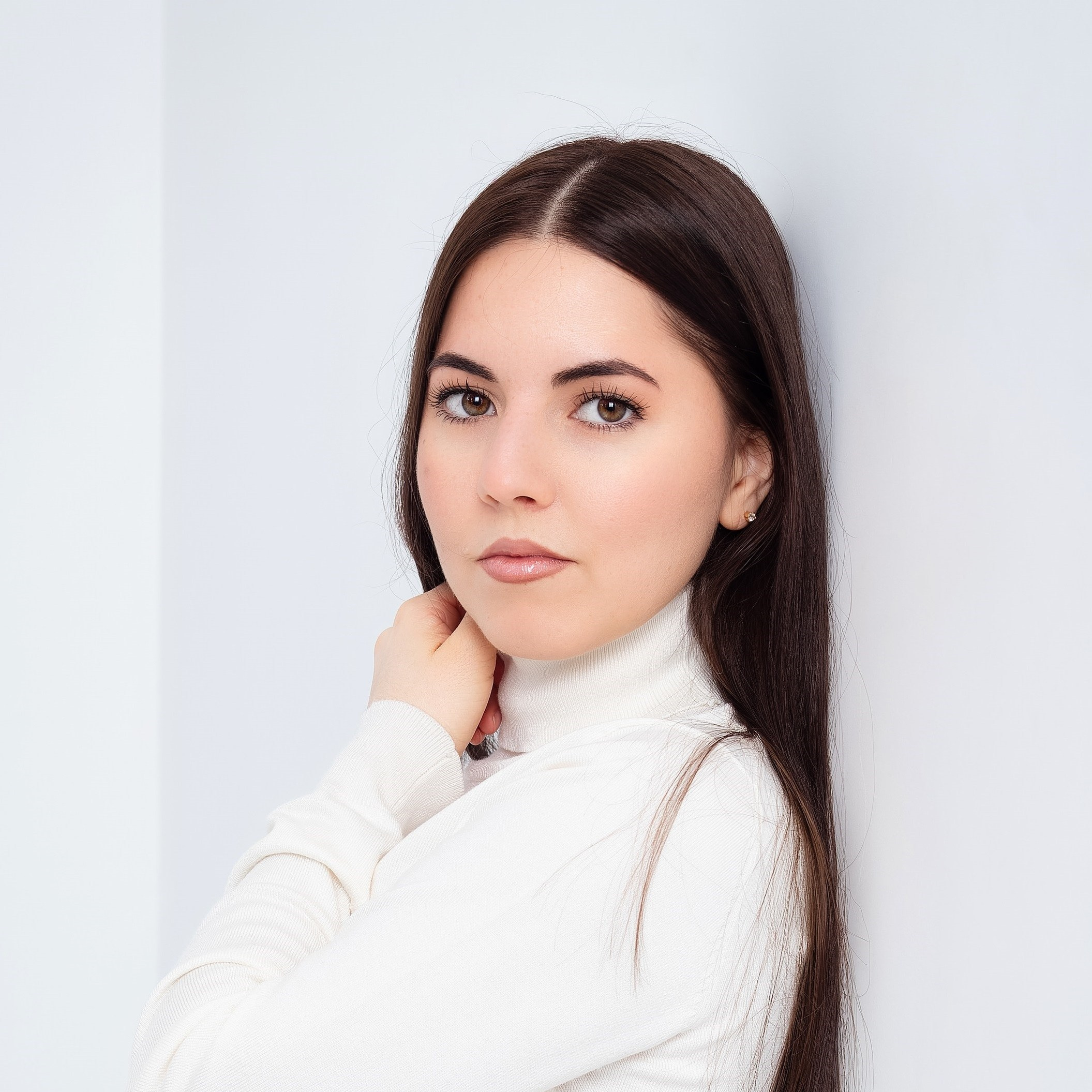 Девушки модели для рекламной предметной съемки в Казани.