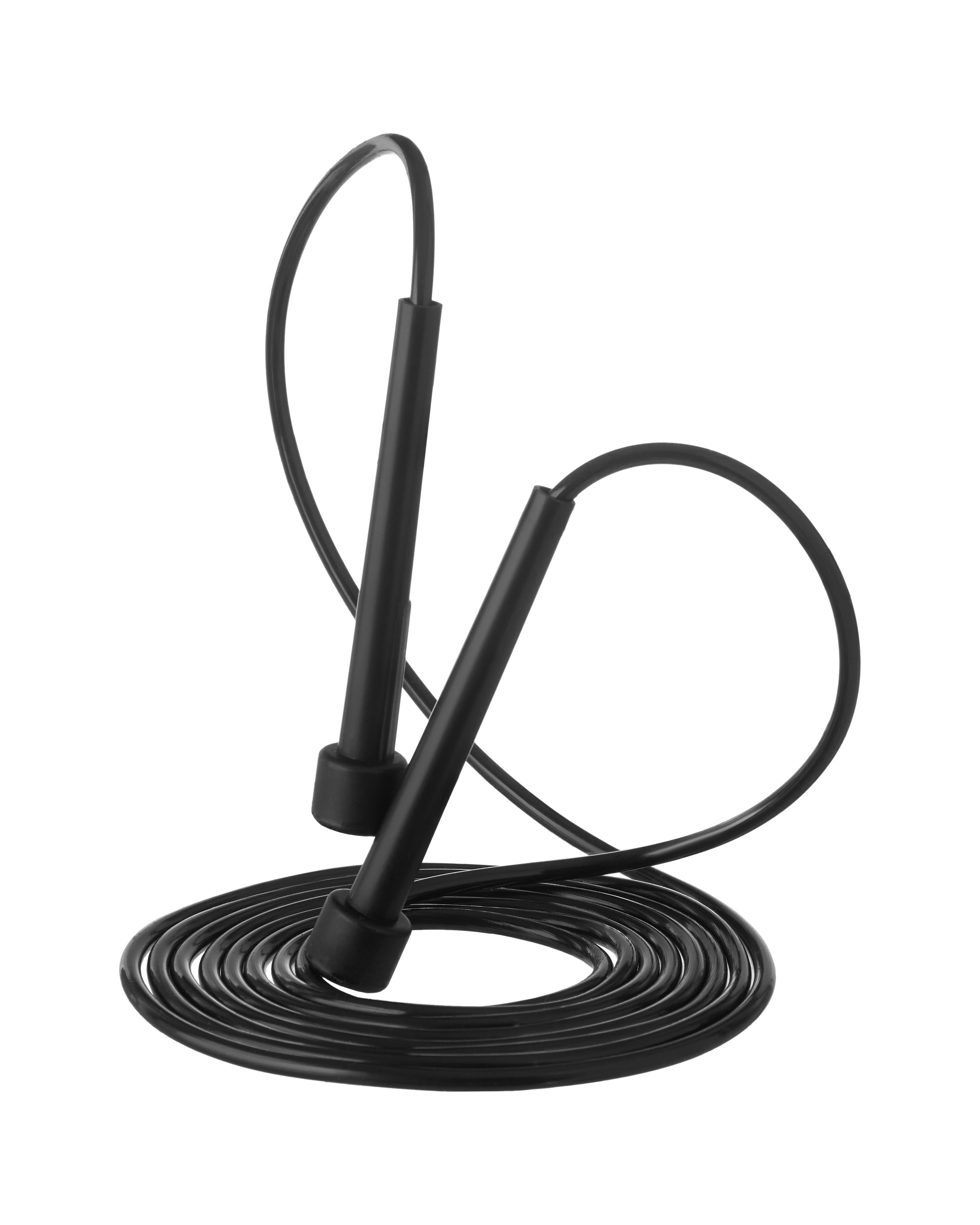 Скакалка висит в воздухе на фоне уложенного в круг шнура