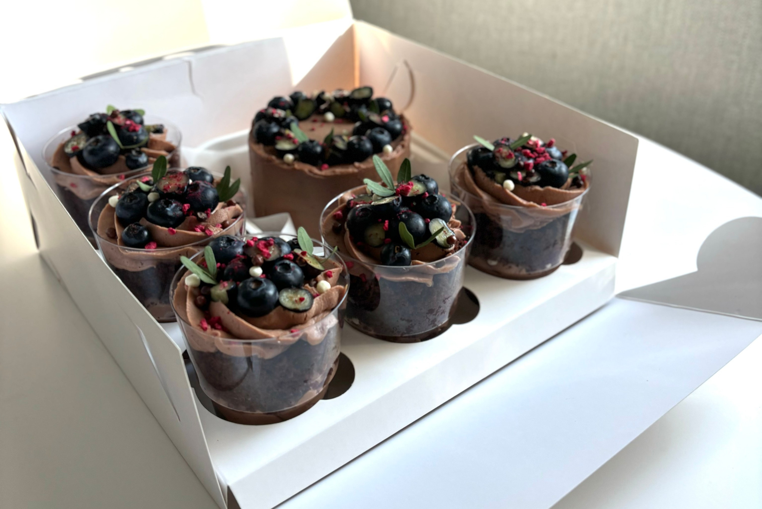 Набор с трайфлами и капкейками