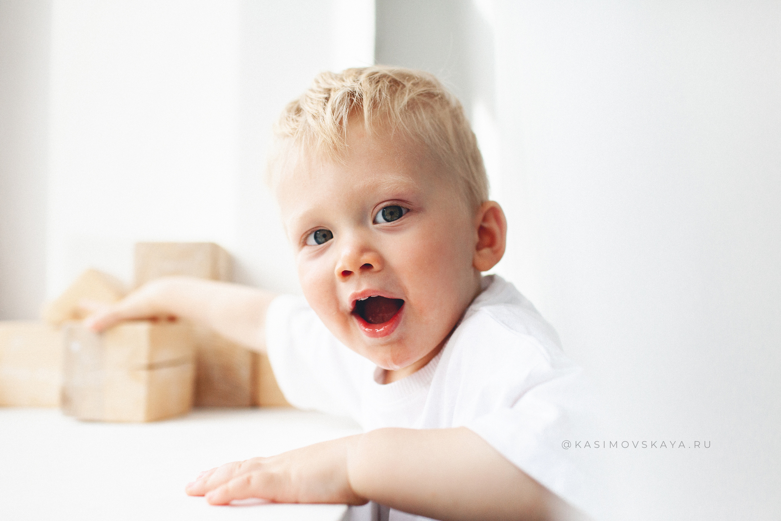 Фотосессия «Мама и сынок» в Маленькой белой студии в Самаре. Детский фотограф в Самаре