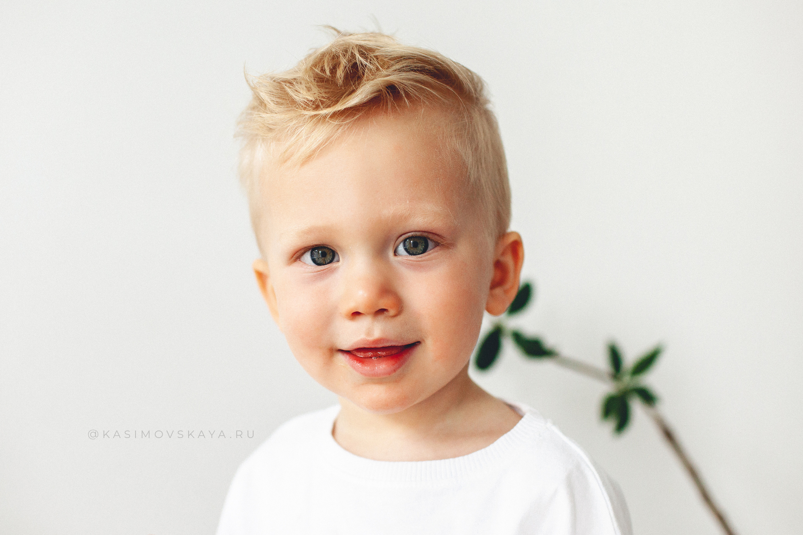 Фотосессия «Мама и сынок» в Маленькой белой студии в Самаре. Детский фотограф в Самаре