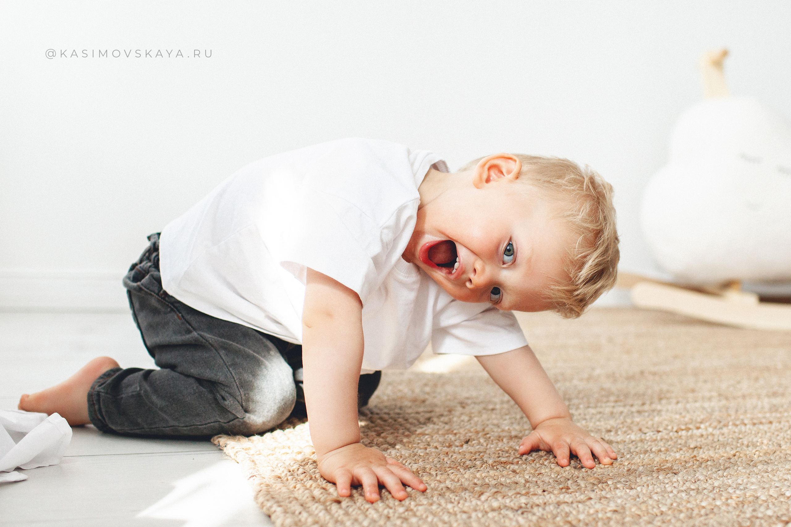 Фотосессия «Мама и сынок» в Маленькой белой студии в Самаре. Детский фотограф в Самаре