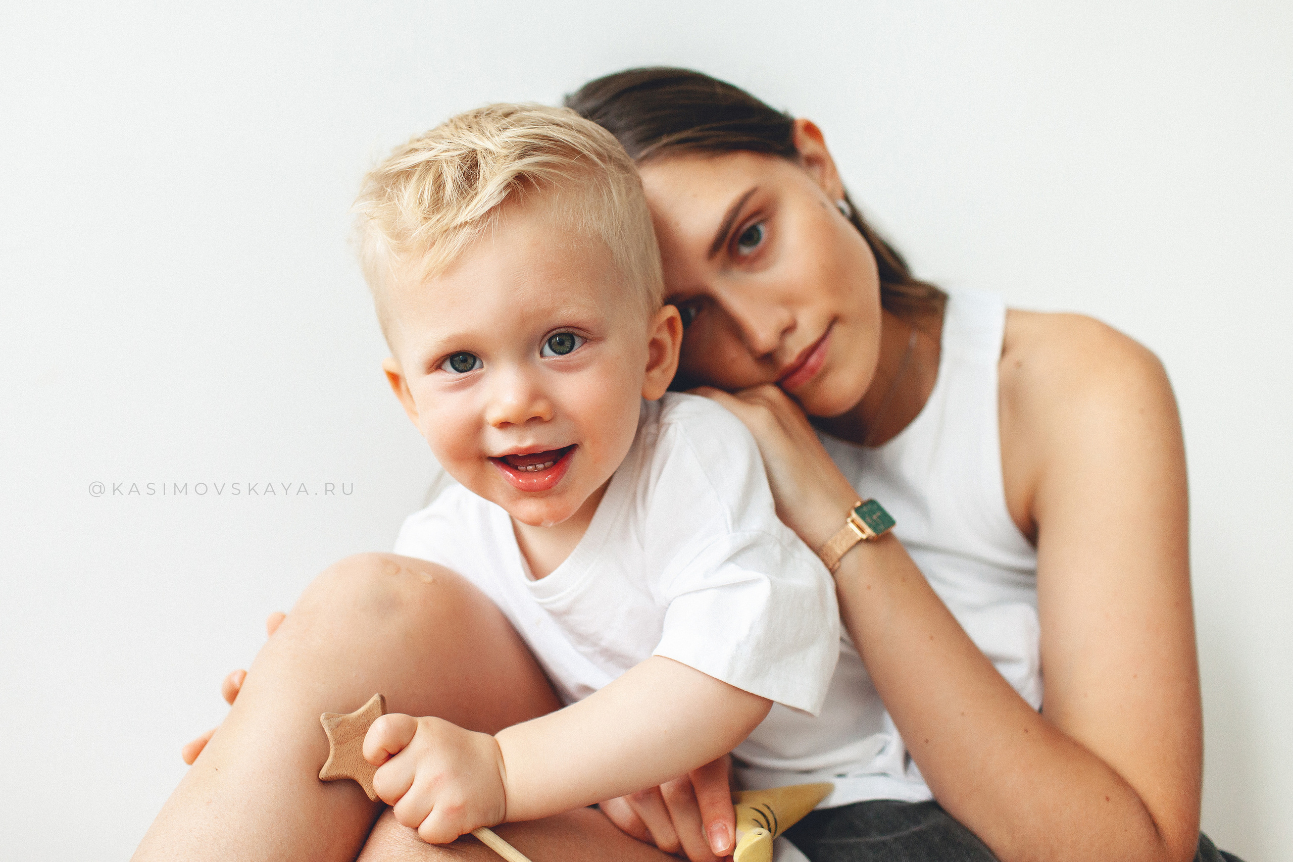 Фотосессия «Мама и сынок» в Маленькой белой студии в Самаре. Детский фотограф в Самаре