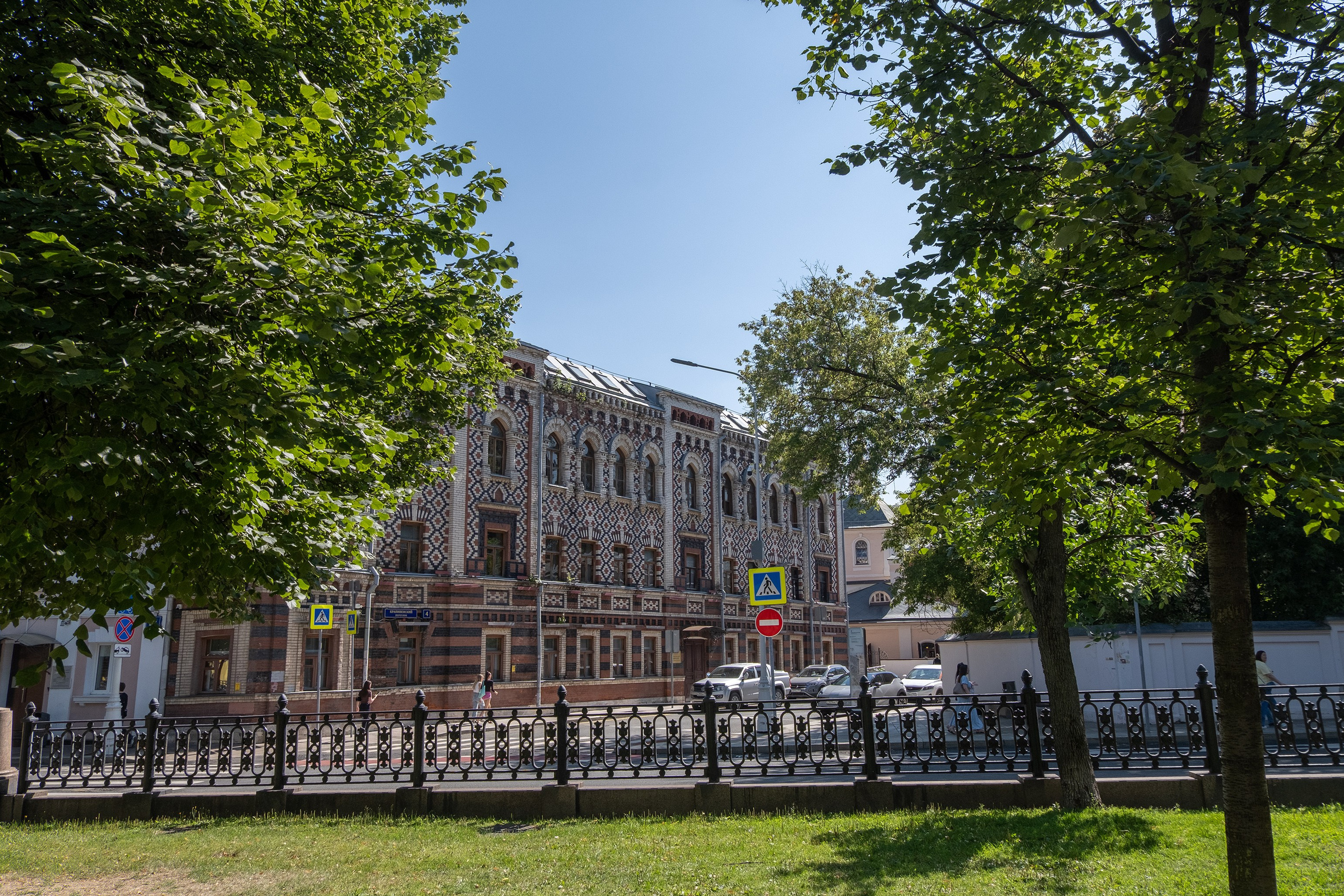 Часть здания Патриаршего подворья в Москве