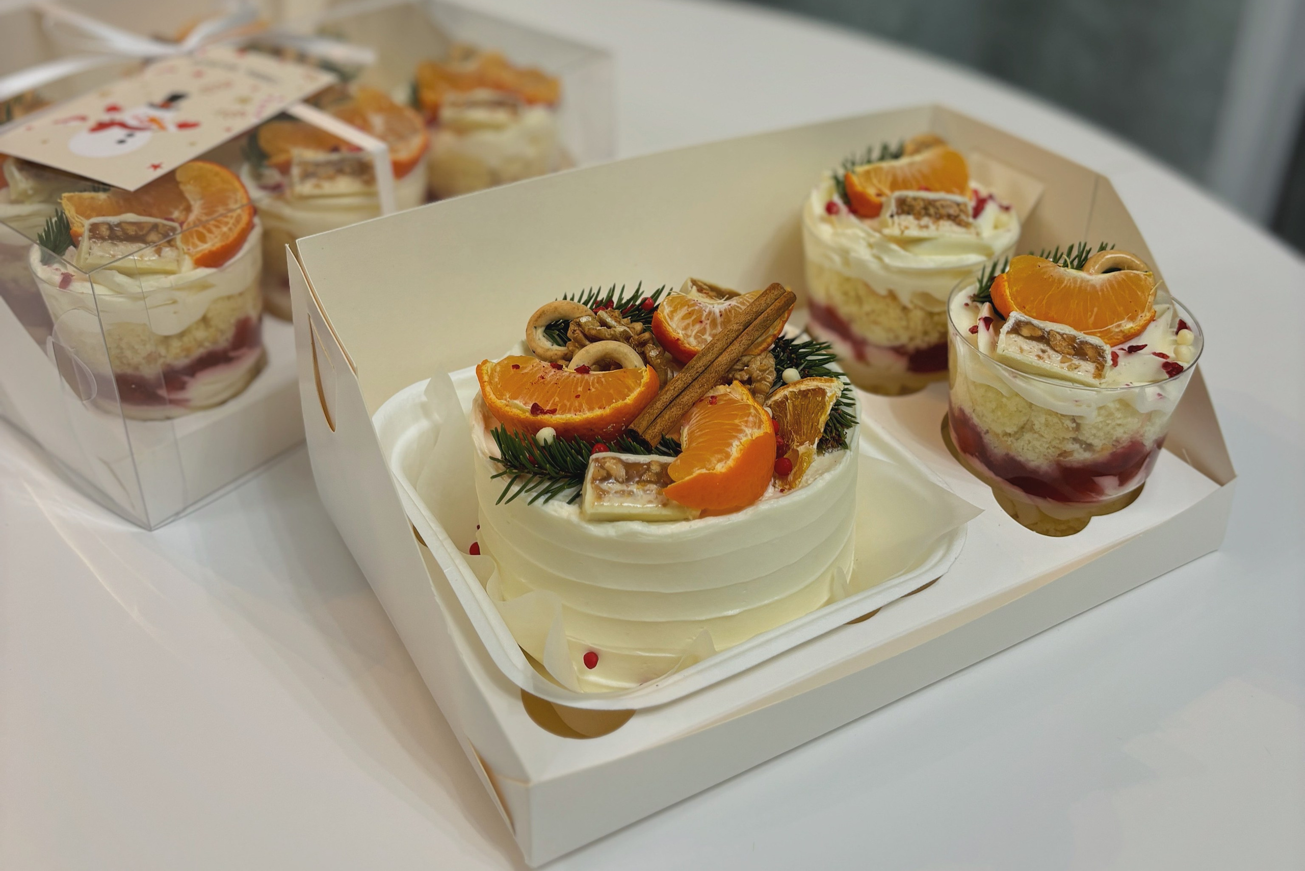 Набор с трайфлами и капкейками