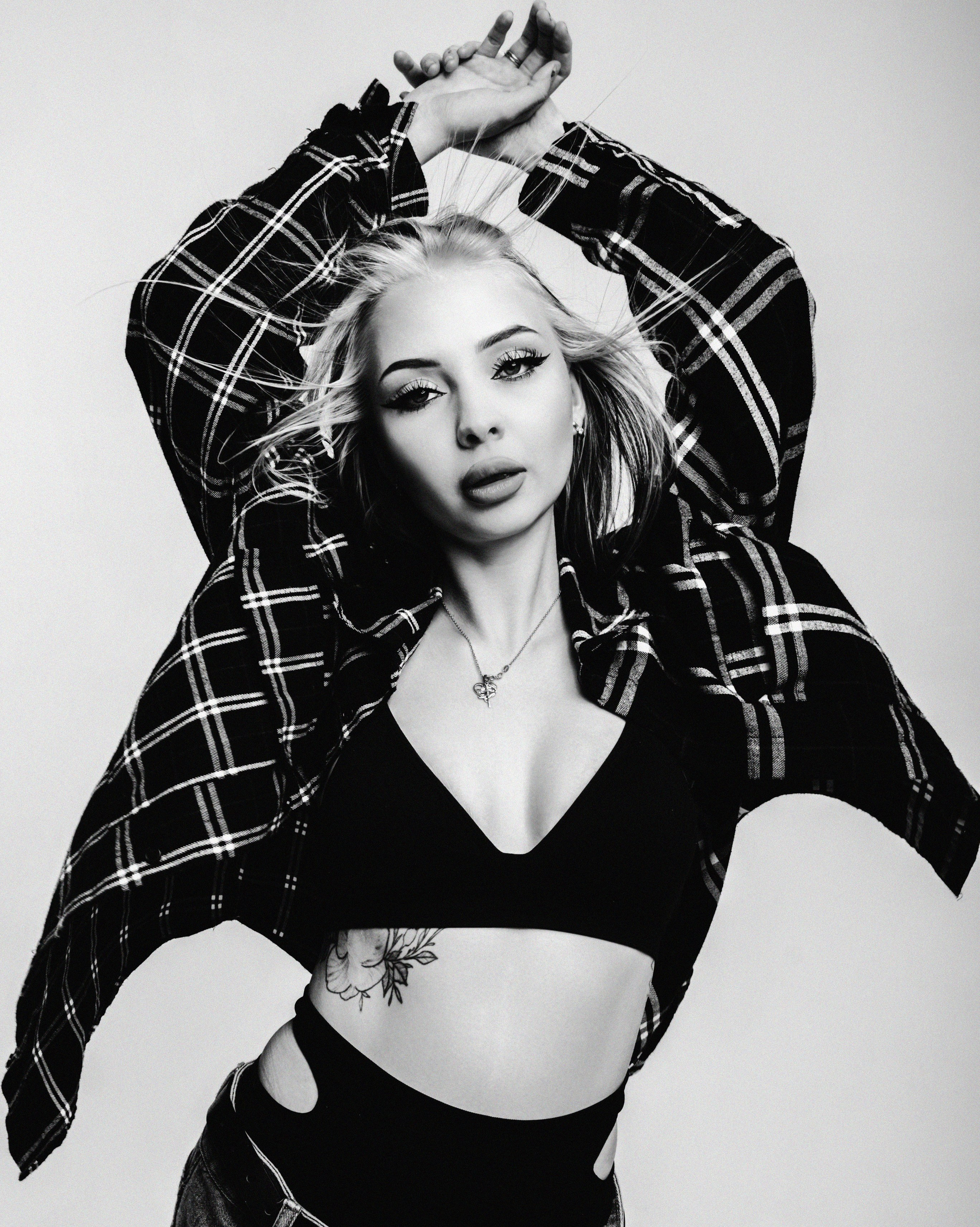 Услуги и цены Илья К (Ilya Cube), коммерческий фотограф Ярославль, Москва. Индивидуальные съемки, съемки для брендов и компаний. Ilya Cube коммерческий фотограф Ярославль | Москва. Индивидуальные съемки, съемки для брендов и компаний