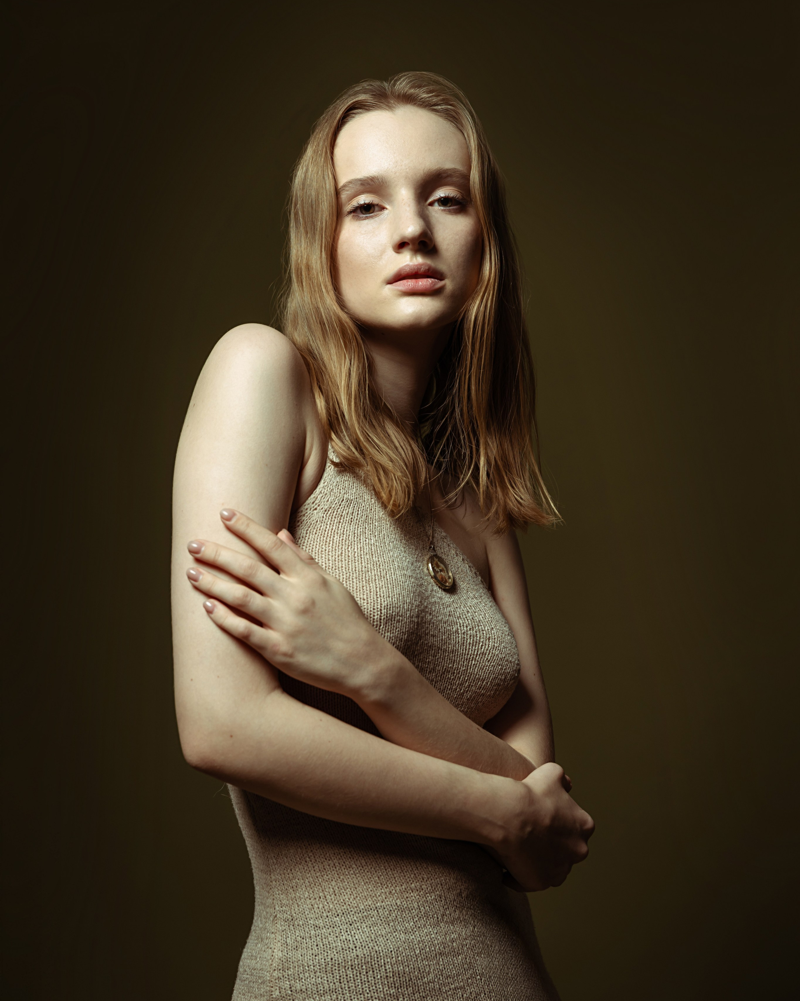 Женский студийный портрет 