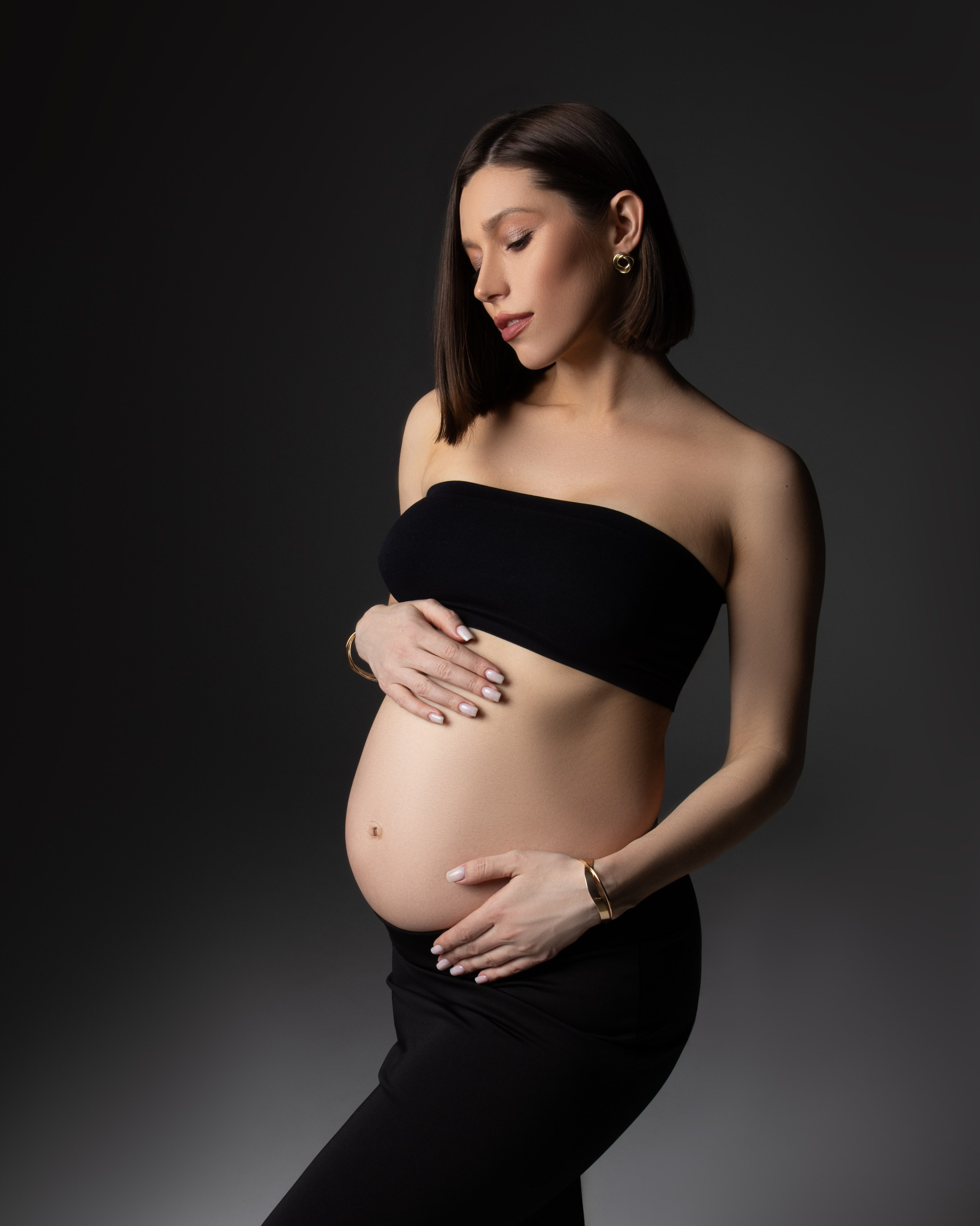 Фотосессия беременности в Москве! Все включено. Готовые образы. Помощь визажиста и&nbsp;стилиста. Фотосессия в&nbsp;стиле минимализм. Фотосессии в&nbsp;студиях Москвы с&nbsp;циклорамой. Фотосессия беременности идеи образов и позирования.