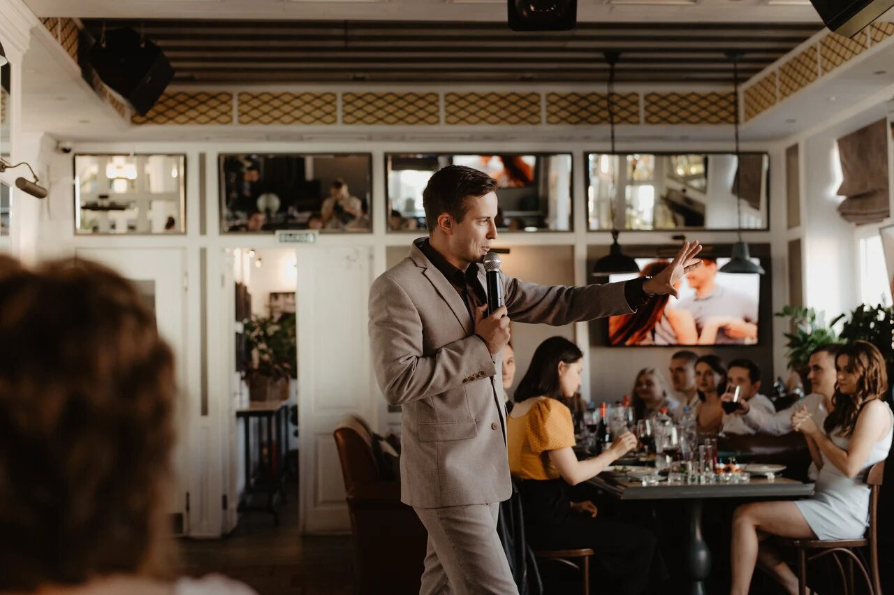 Для экспертов. Ведущий в Москве Никита Колотушкин