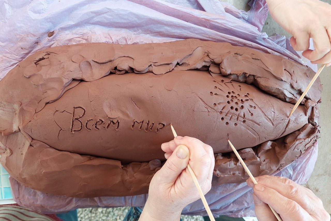 Запекаем форель в глине в дровяных печах