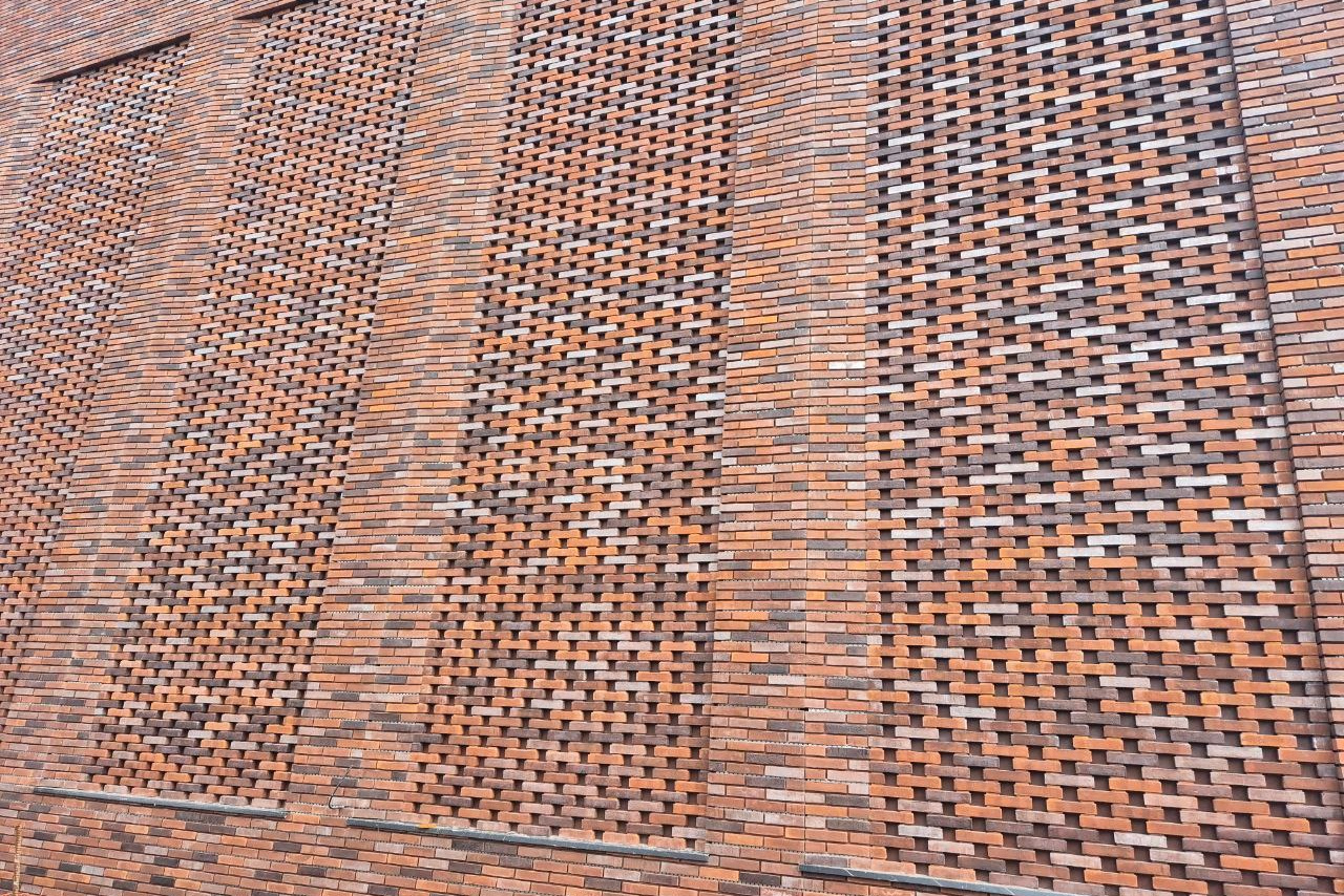 Радиусные элементы фасада Борисовские Мануфактуры на объекте Амарант