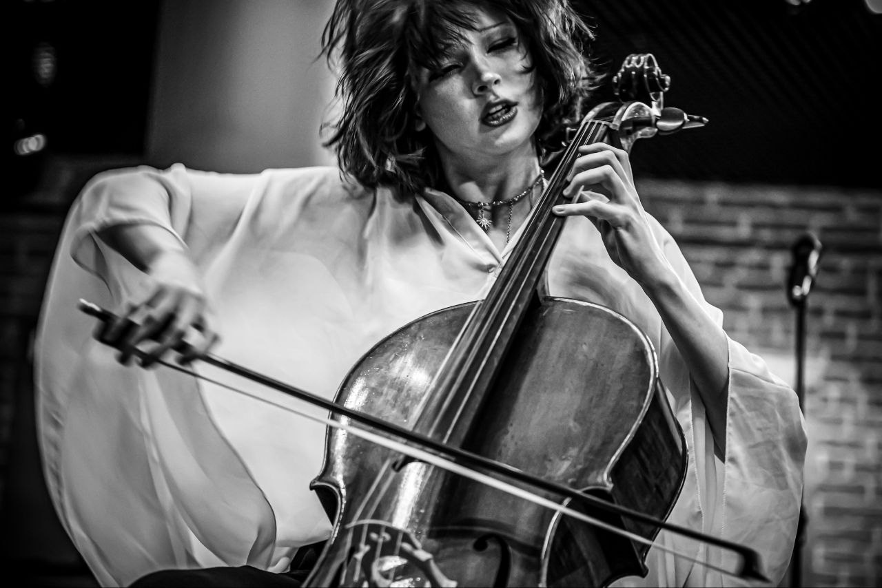 Экспрессия виолончели. Фотограф в Москве, фотожурналист Александр Малахов