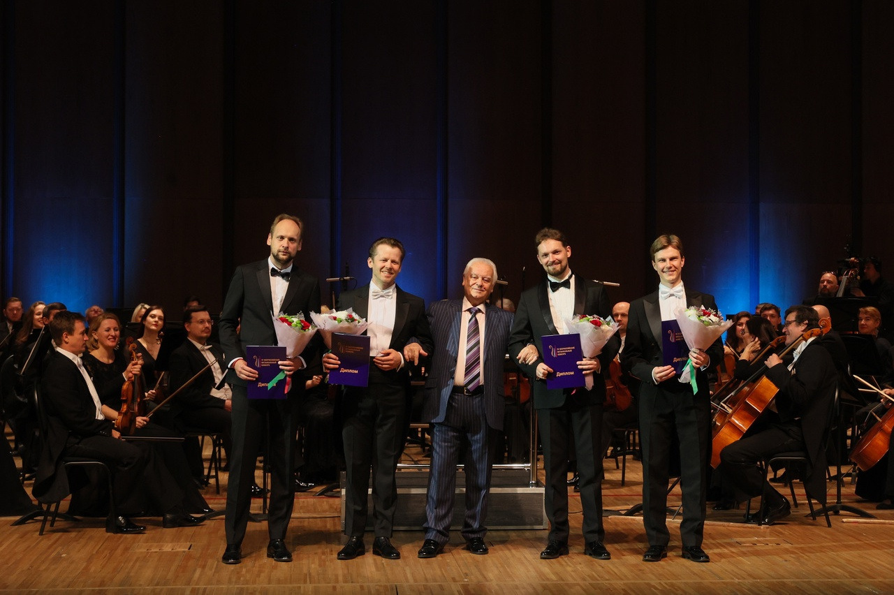 СМИ. Дирижер Андрей Колясников