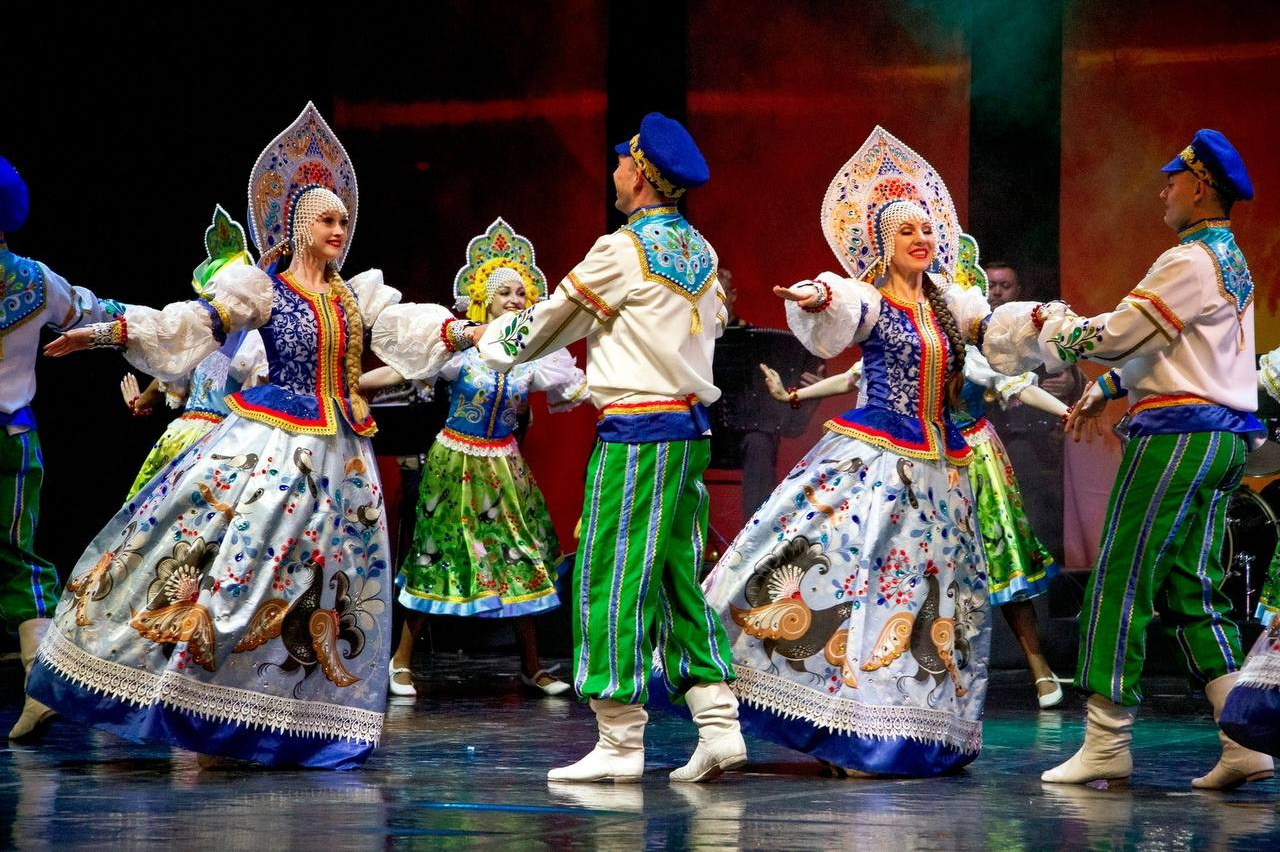 Ансамбль «Чалдоны» выступил в костюмах с Ордынской росписью. Сувениры и подарки с Ордынской росписью | Новосибирск