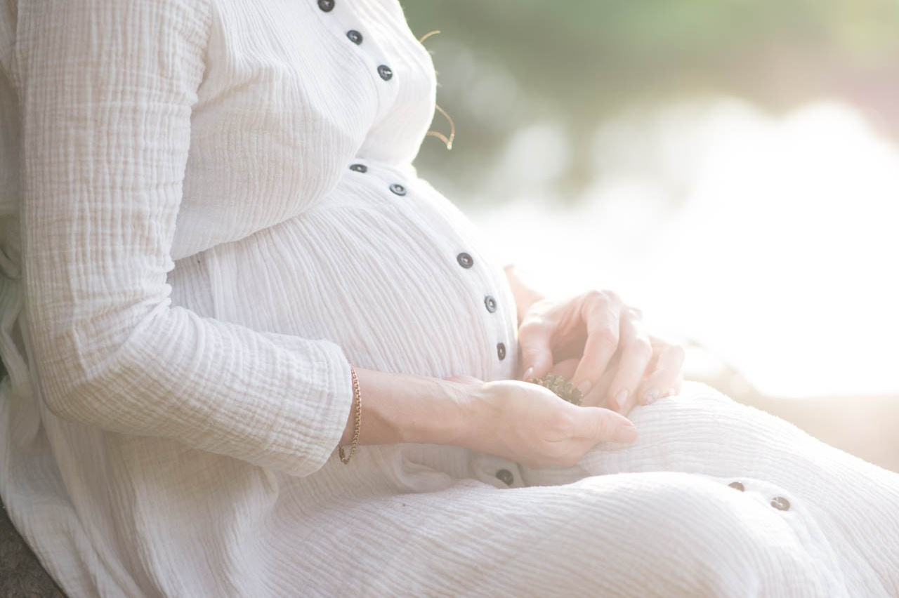 When should you book your maternity photo session?