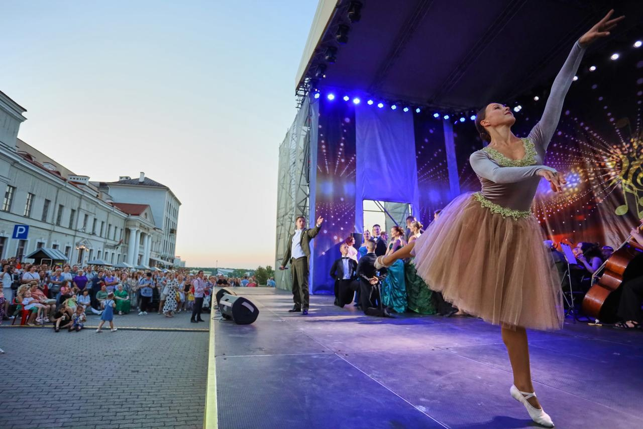 Минск. Традиционный проект «Классика у Ратуши». Репортажный фотограф в Минске. Алексей Матюшков