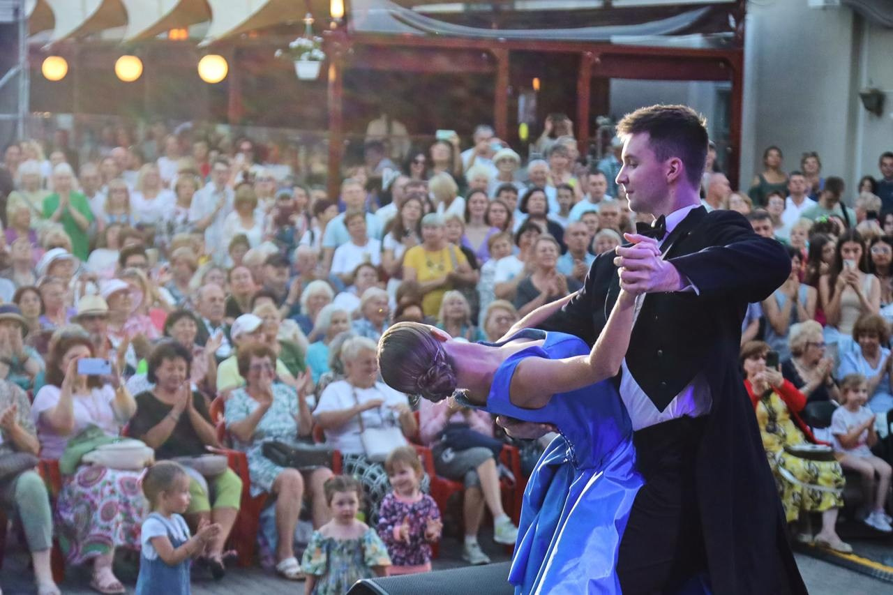 Минск. Традиционный проект «Классика у Ратуши». Репортажный фотограф в Минске. Алексей Матюшков