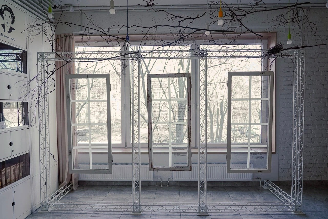 Инсталляция «Целое. Поломка. Целое» художница Софья Григорьева арт-резиденция «Угол» 