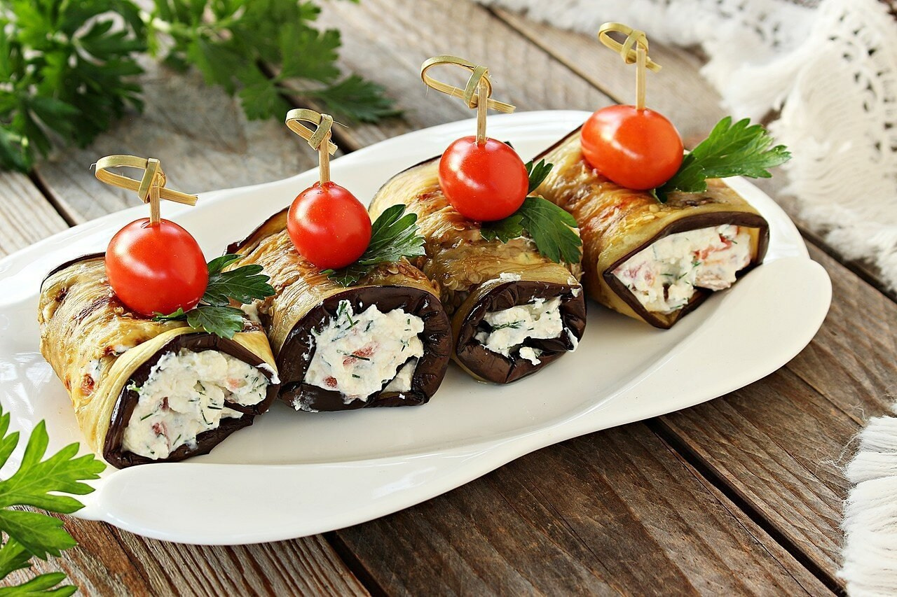 Баклажаны запеченные в духовке с чесночным кешью сыром и помидоркой. «Сово-Сова» продукция для омоложения, здоровья и долголетия