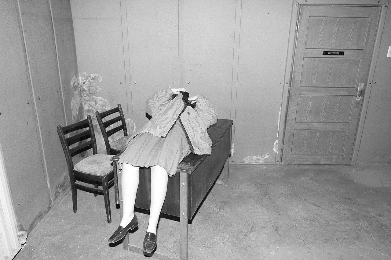 ОБЗОР АКТУАЛЬНЫХ ФОТОКНИГ: Porcelain and Wool. Самоорганизация Низина