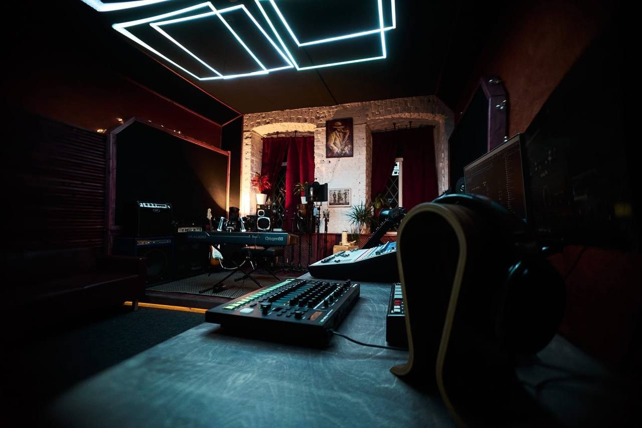 Артистам. Moomgazy Magazine