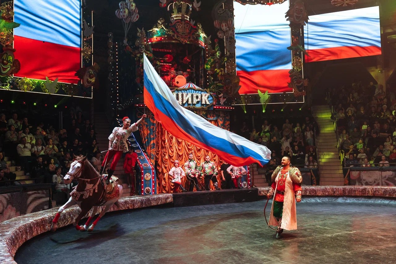 13 декабря в Пермском цирке состоялась премьера легендарного циркового шоу Гии Эрадзе «5 континентов». Журнал о самом особенном. Пермь и Пермский край