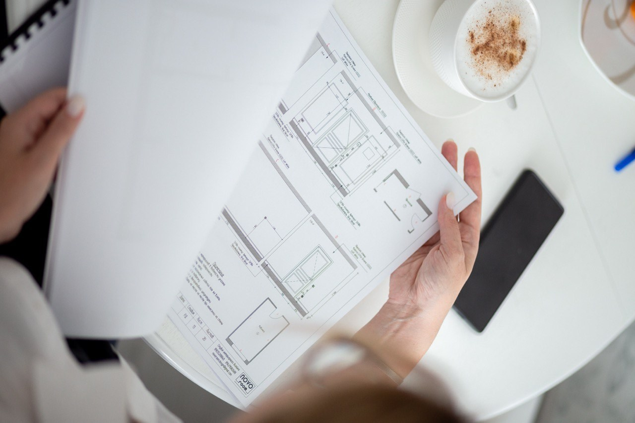 alt="Чертежи дизайнера интерьера"