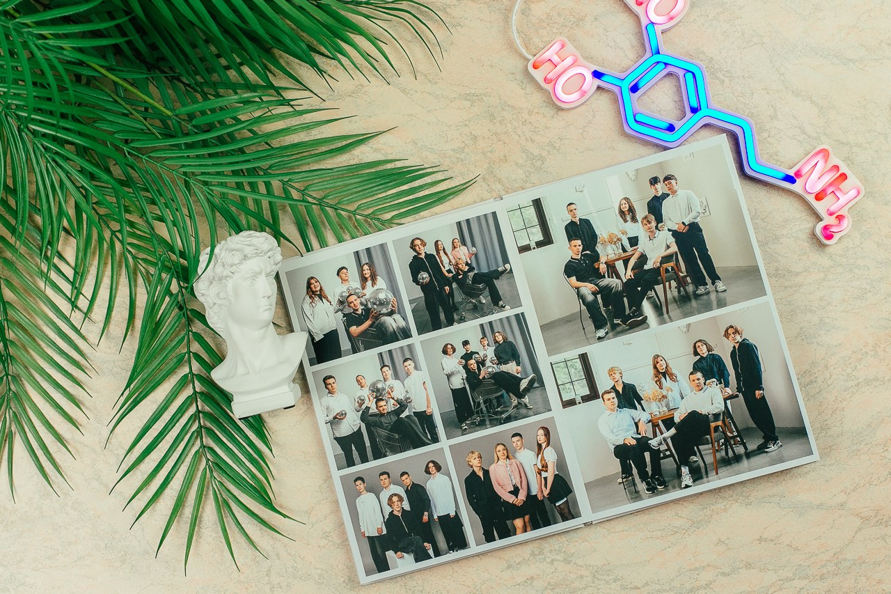 Довольные выпускники