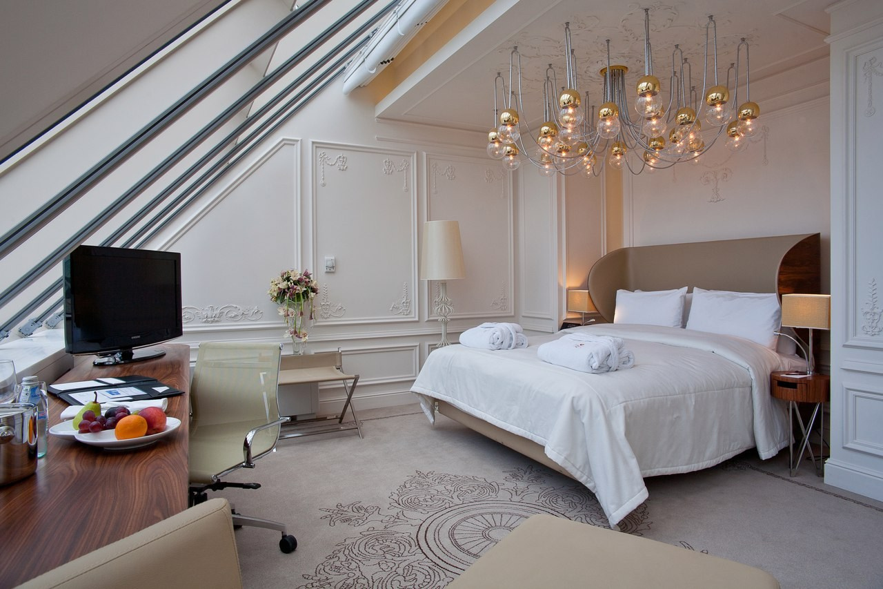 Выбрать лучшие гостиницы и отели на свадьбу для утра невесты в Санкт Петербурге. Свадебный фотограф в Москве Элина Ларченкова. Фото, которые цепляют