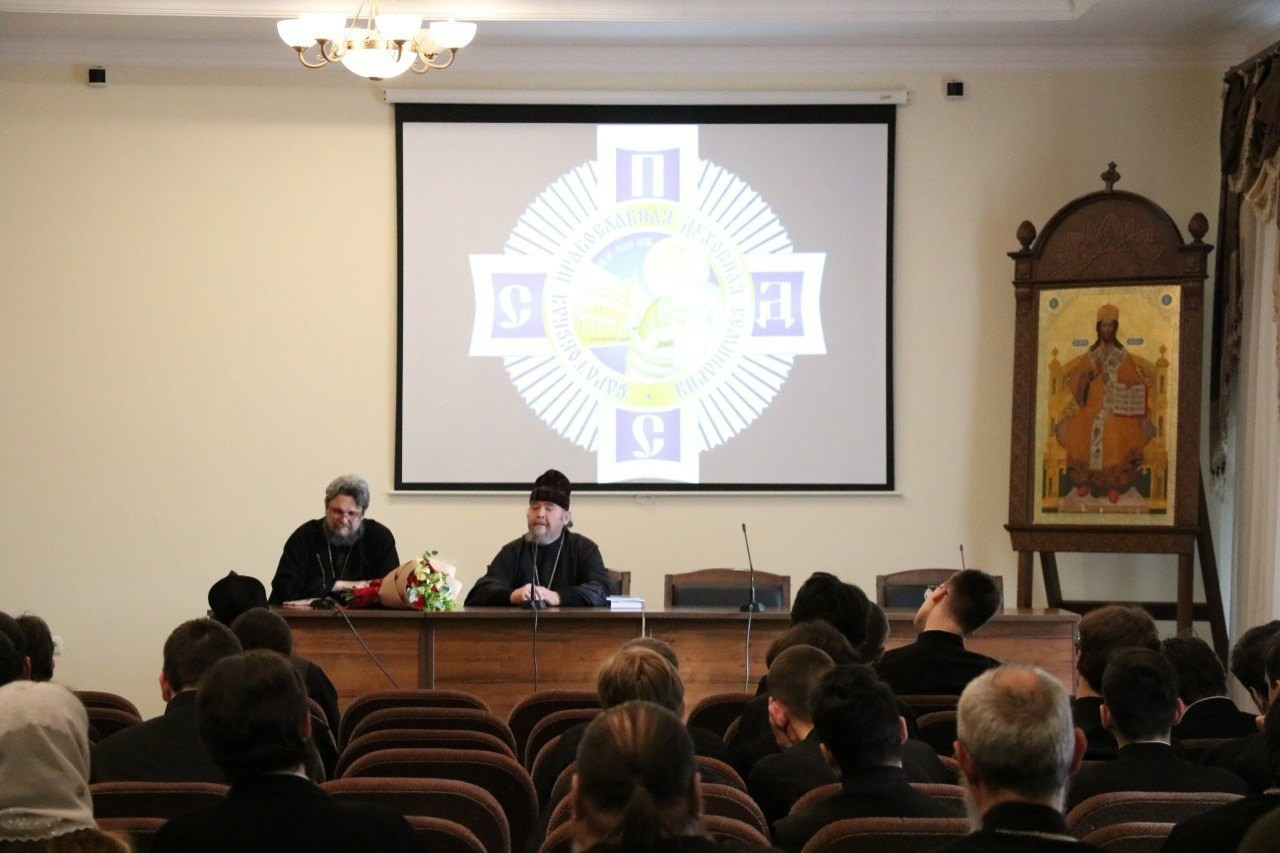 Клирик Сретенского храма провел встречу с семинаристами. Северное благочиние Саратовской епархии