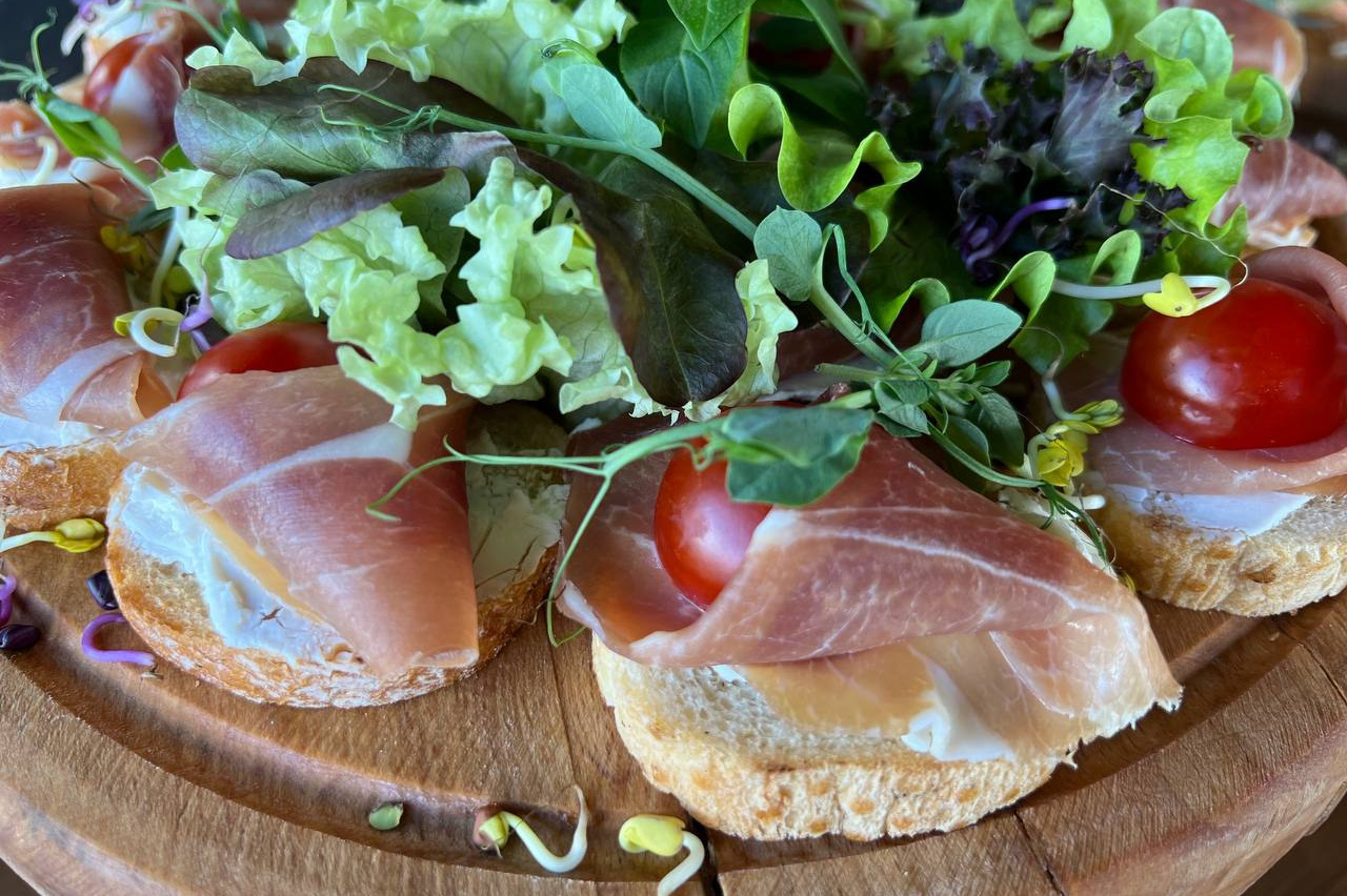 Закуска на свадебный welcome фуршет Тапасы с пармой