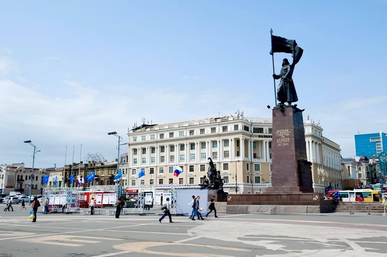 Площадь Борцов Революции, город Владивосток. АНО «Центра социальных проектов «Путь в большой мир»