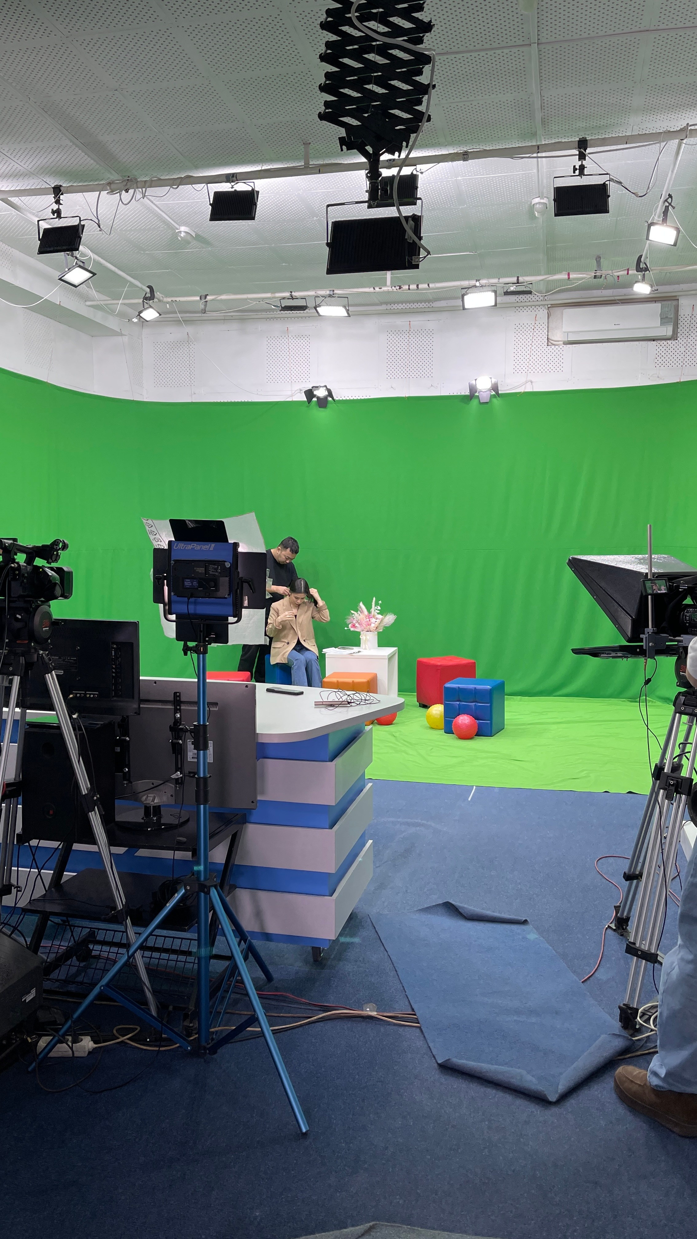 На телеканале ИРБИС TV. Детский и семейный фотограф в Павлодаре Оксана Солей. Школа моделей