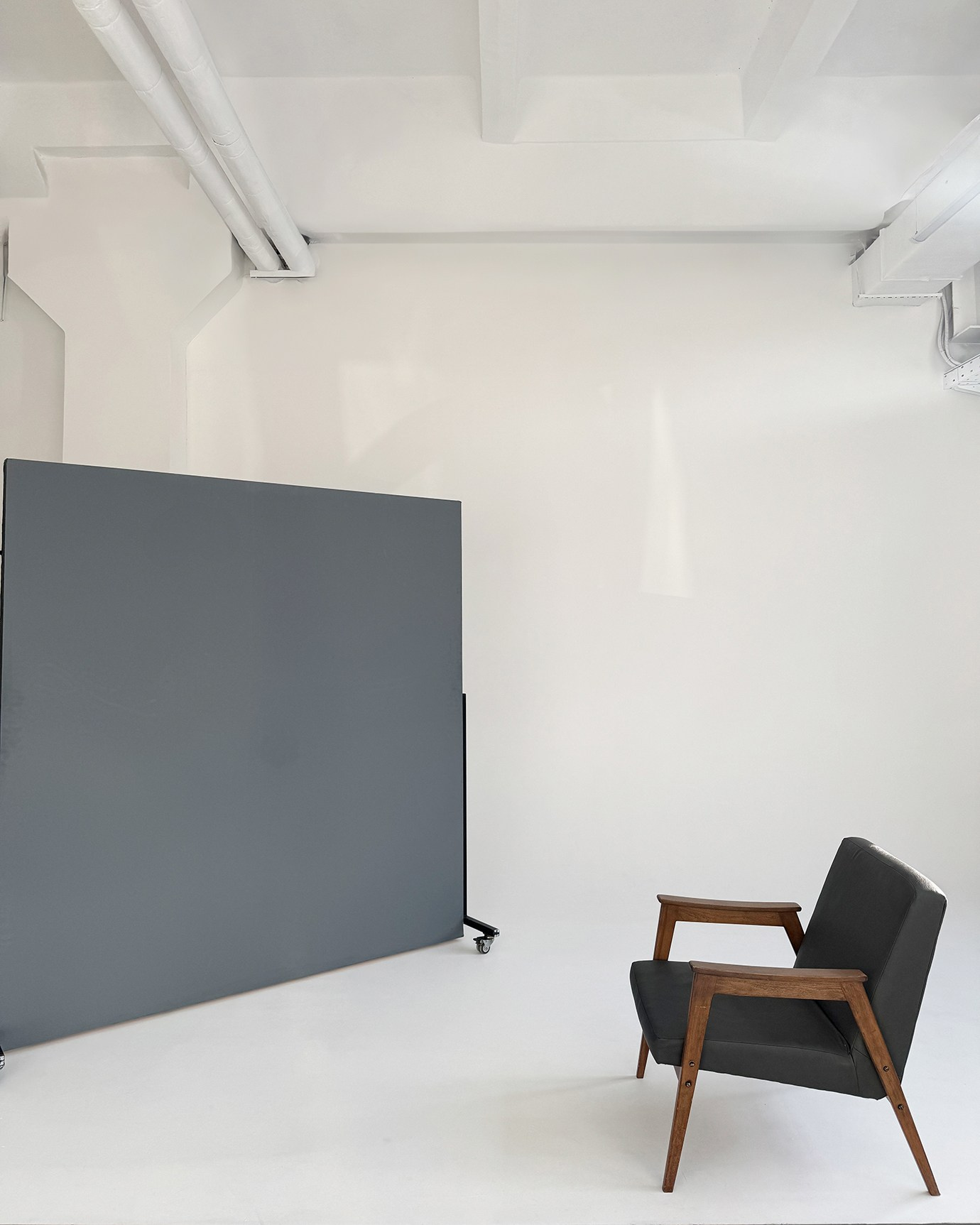 Минималистичные фотостудии Минска. Портретный фотограф в Минске Анна Волейко