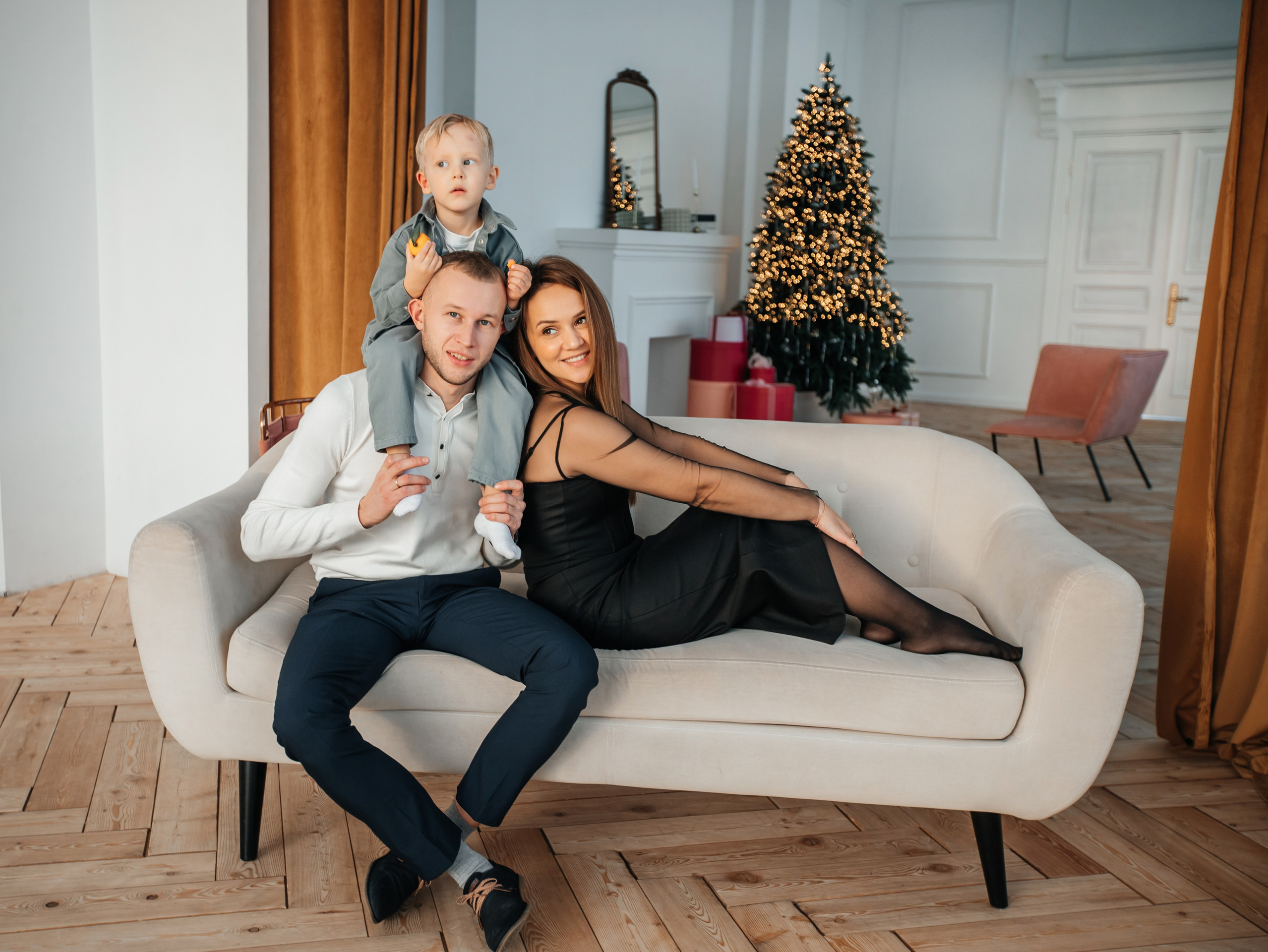 НОВЫЙ ГОД 2025 (представлен не полный список дат и локаций). Семейный и детский фотограф в г. Екатеринбурге Холодова Юлия